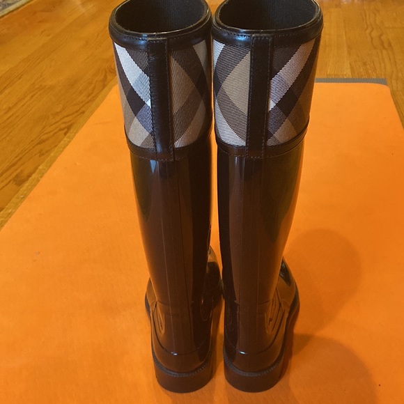 Burberry rain boots - Picture 7 of 11